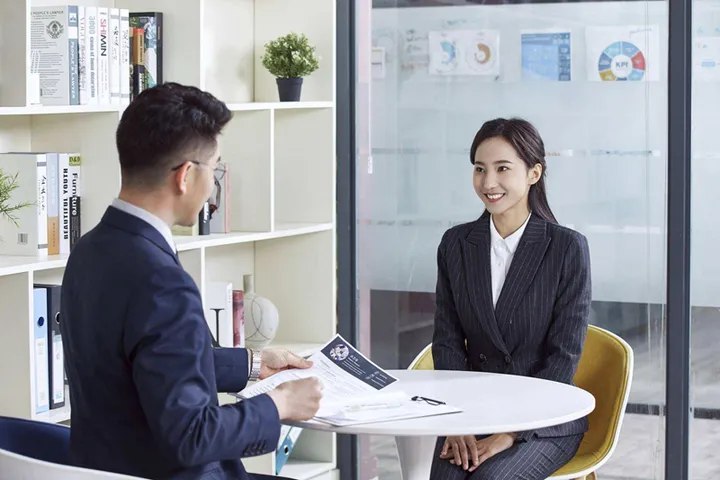 《求职面试》面试技巧全解析，从简历优化到谈薪策略，助你轻松拿下心仪offer，职场新人必看指南！️ #求职攻略  #求职面试  #B站 2025-09-20 02:14:35🔗 