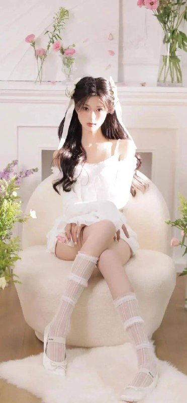 《渣男壁纸紫发萝莉白丝写真》紫发萝莉搭配白丝，甜美又带点小性感，壁纸收藏必备️ #渣男壁纸 #紫发萝莉 #白丝写真 #二次元美图 #壁纸推荐 2025-08-04 00:52:50🔗 