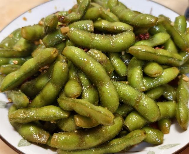 《绝味一品毛豆教程》独家秘制配方，毛豆鲜嫩入味，口感层次丰富，下酒追剧必备，轻松在家复刻绝味招牌小菜