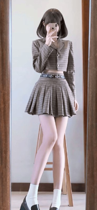《渣男壁纸腿控人意》壁纸巧妙融入腿控元素，渣男主题设计大胆吸睛，完美拿捏当代年轻人的审美趣味和社交话题