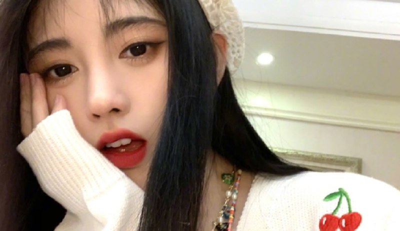 《顶级超模，身材万里挑一，颜值气质都是极品 》完美比例身材与独特气质并存，每一帧都令人惊艳，展现超模的极致魅力