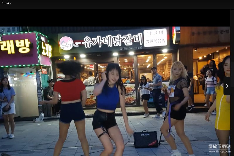 《韩国女团热舞车展车模合集 》韩国女团成员化身车模，热舞与豪车完美结合，视觉盛宴不容错过️ #韩国女团 #热舞车模 #车展合集 #B站热门 2025-07-13 23:53:17🔗 