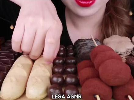 名称：《LESA吃播助眠 美女视频 》亮点：美女主播LESA带你享受美食，舒缓助眠，视觉与味觉的双重盛宴标签：#吃播 #LESA吃播助眠 #美女视频 #抖音更新日期：2025-06-23 01:34:59链接：