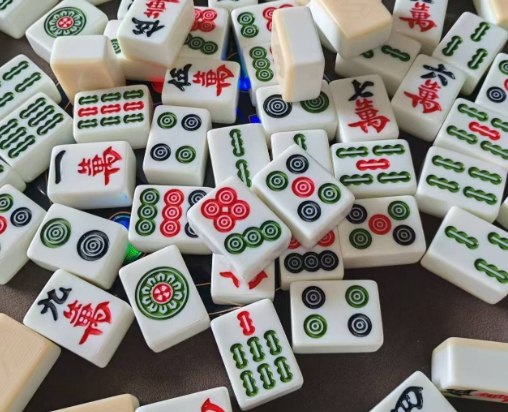 《麻将基础训练与技巧视频听牌十三张拆搭位置战》掌握麻将听牌精髓，十三张拆搭技巧实战解析，快速提升胜率！️ #麻将技巧 #听牌十三张 #拆搭位置战 #基础训练 #视频教程 2025-07-08 00:39:08🔗 