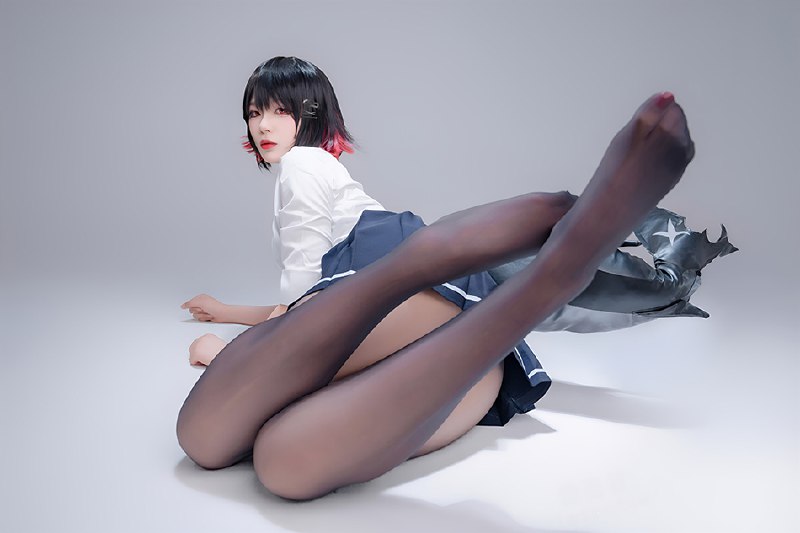 《极品写真-轩萧学姐 – 鲨鱼妹JK》轩萧学姐化身鲨鱼妹JK，清纯与性感完美融合，校园场景下的心动瞬间，每一帧都让人怦然心动！️ #清纯JK #轩萧学姐 #鲨鱼妹写真 #校园风 #微博热门 2025-09-10 01:50:37🔗 