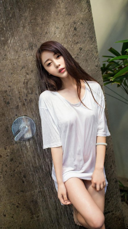 《美女壁纸分享，值得长期收藏的全屏手机壁纸》精选高清美女壁纸，每一张都充满艺术感，完美适配全屏手机，让你的主屏幕瞬间高级起来！️ #美女壁纸 #全屏壁纸 #手机美化 #壁纸分享 #视觉艺术 2025-08-28 23:26:22🔗 