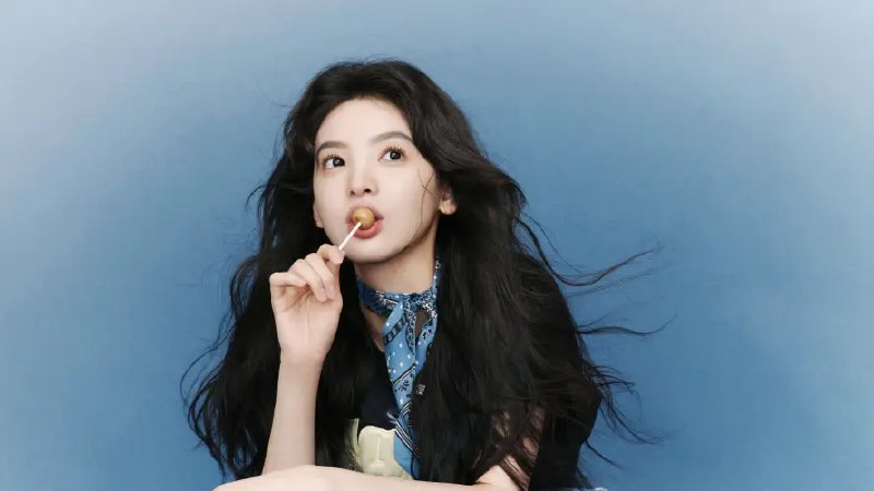 《爱豆壁纸章若楠写真壁纸》章若楠清新甜美写真，高清画质展现独特魅力，完美适配手机与电脑壁纸️ #章若楠  #爱豆壁纸  #写真壁纸  #高清壁纸  #明星壁纸 2025-07-06 23:16:14🔗 