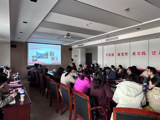 《上海大学 易经讲座【课程】【视频】》深入浅出讲解易经智慧，结合现代生活实例，助你掌握古老经典的实用价值