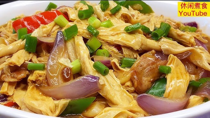 《回味腐竹教程》腐竹制作全揭秘，从选豆到晾晒步步详解，手把手教你做出筋道美味的传统腐竹，新手也能一次成功！️ #腐竹教程  #回味腐竹教程  #美食制作 2025-08-27 03:23:43🔗 