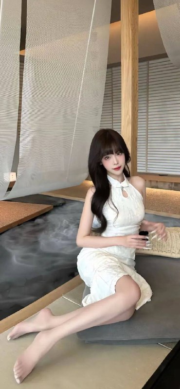 《渣男壁纸极简格雷灰玉腿写真》极简风格下的格雷灰调，玉腿写真尽显高级质感，渣男壁纸的独特魅力瞬间拉满